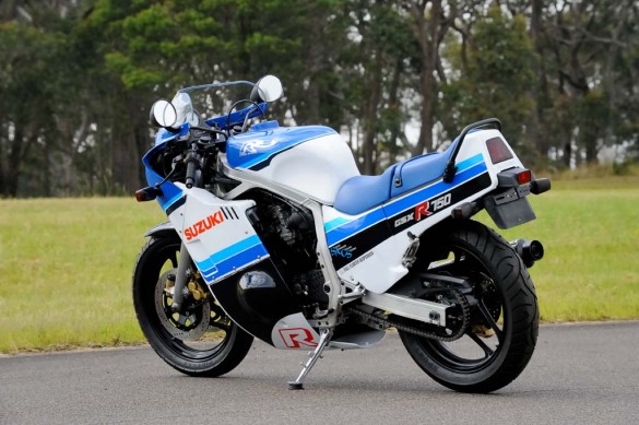 010816-suzuki-gsx-r750-1985-d3s_3024-copy-585x389