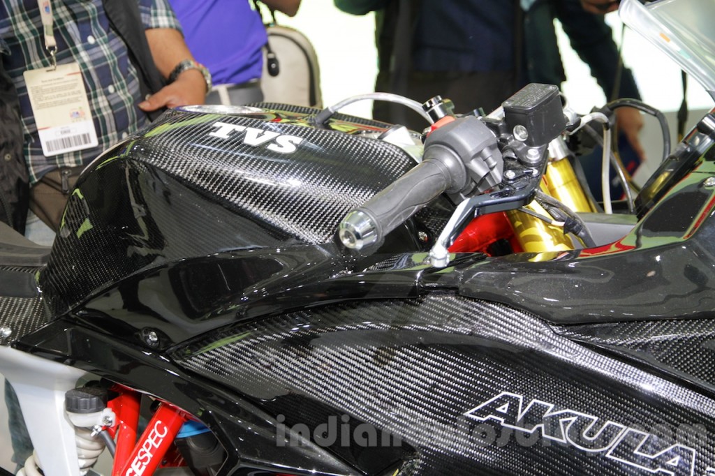TVS-Akula-310-Racing - 2016 (10)