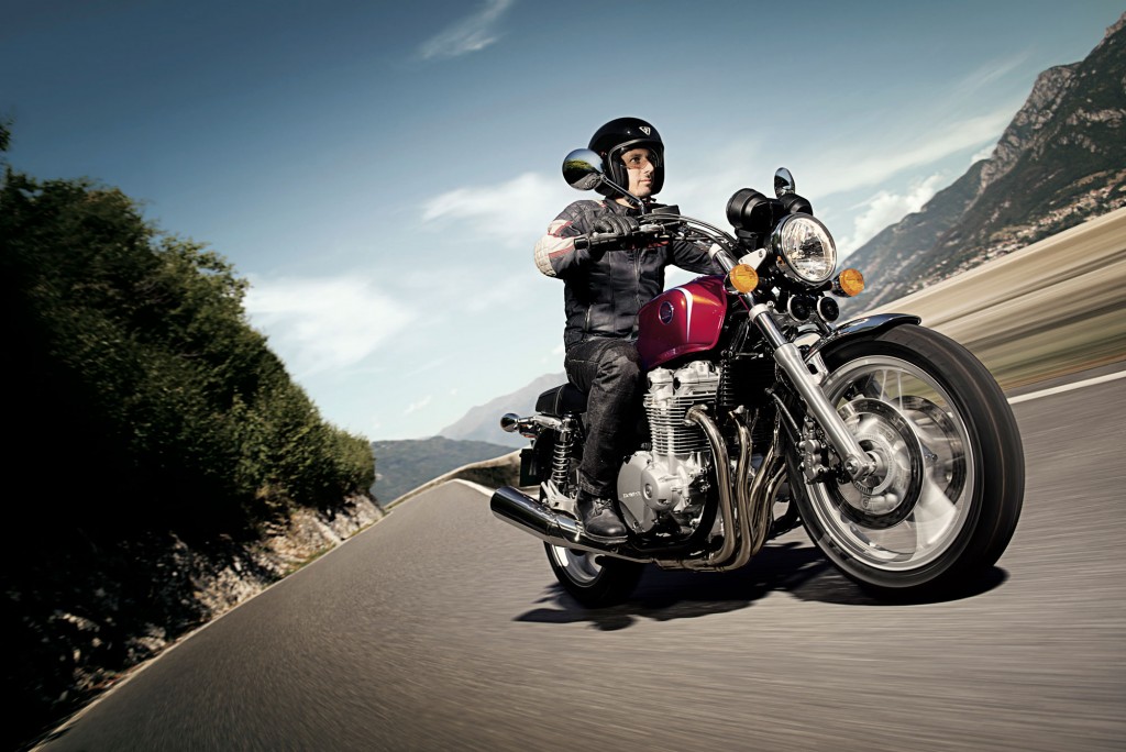 2013-Honda-CB1100a