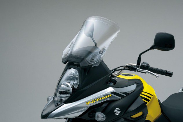 100416-2017-suzuki-v-strom-650xt-hand-guard-windscreen-633x421