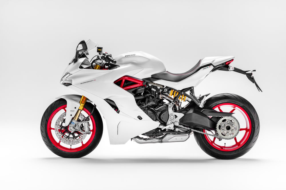 2017-ducati-supersport-7