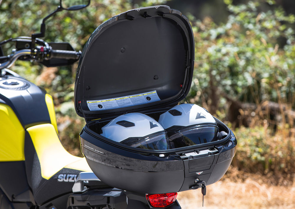 2018-suzuki-v-strom-1000_xal8_action_20