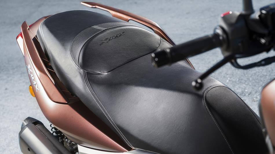 yeni-yamaha-x-max-300-sele