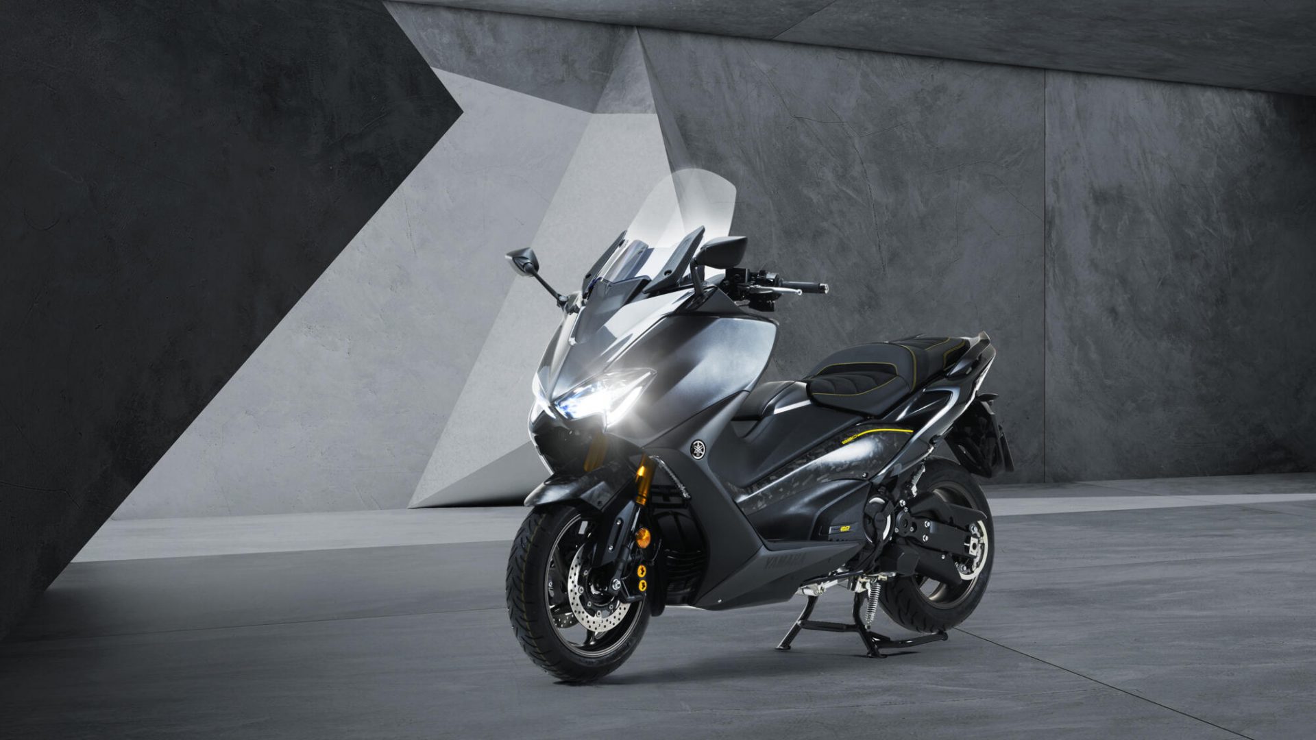2021-Yamaha-tmax
