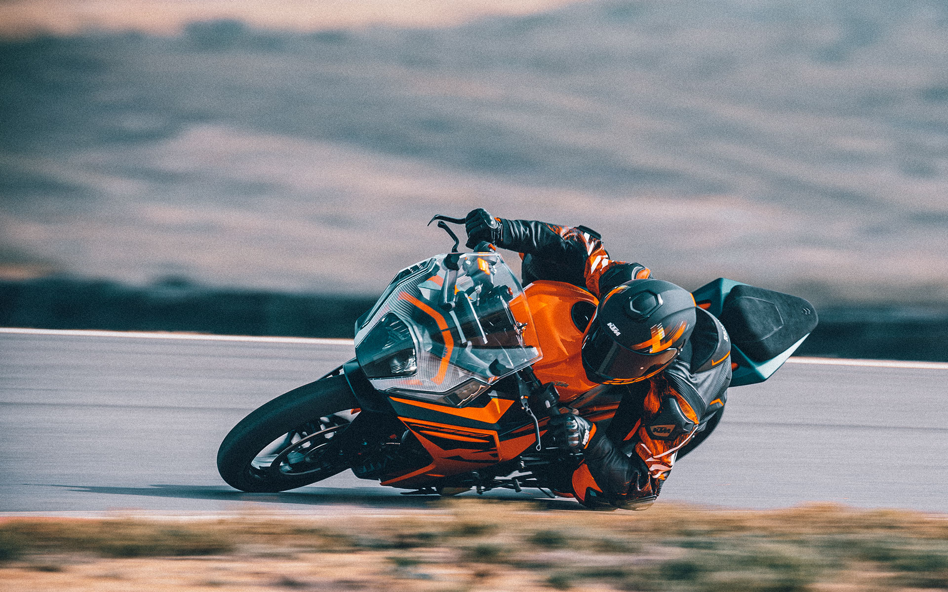 KTM RC 390, 2022 yarış pistinde