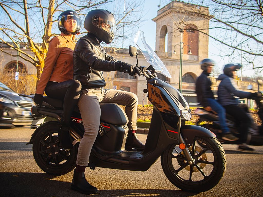 Motorino_Electric_Cycles_Super_Soco_CPx_Arrives_in_North_America