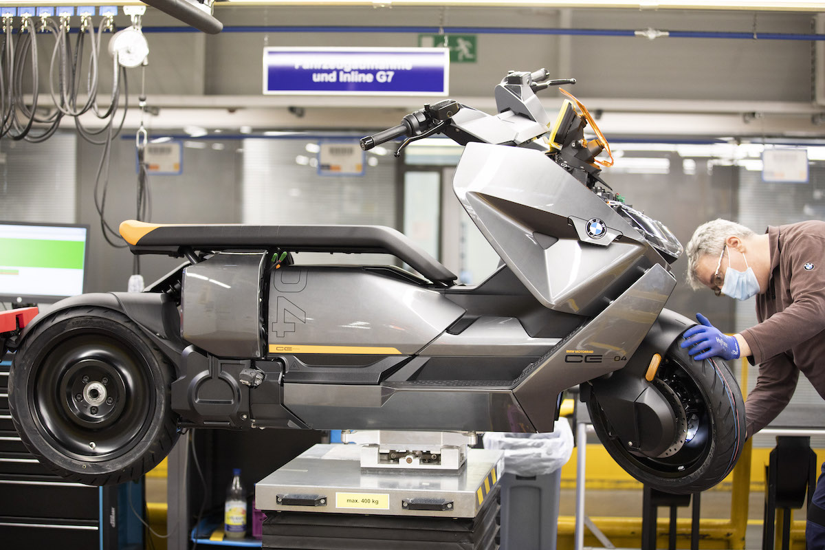 bmw-ce04 fabrika &uuml;retimi