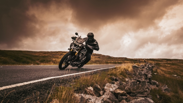 triumph-tiger-1200-left-front-three-quarter2