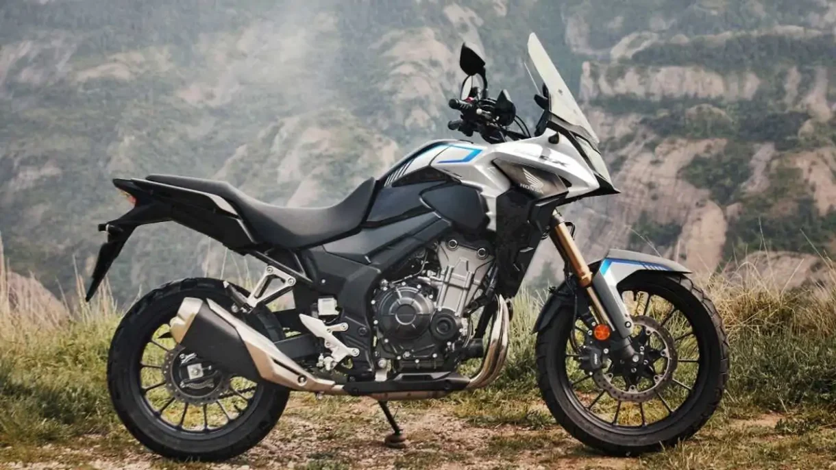 2022-cb400x-and-cbr400r-in-japan
