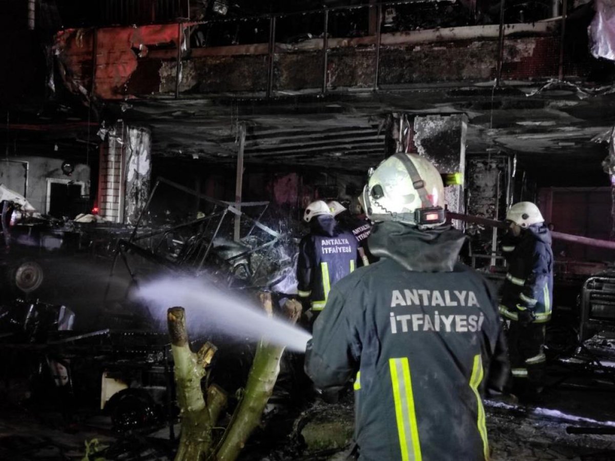 antalya yangını motosiklet satış mağazası