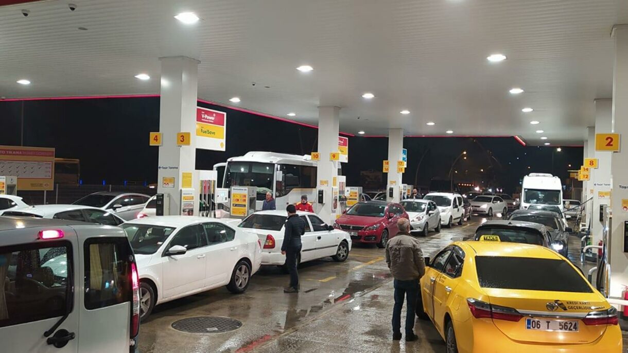 benzin-kuyrugu 2021 aralık 18.12.2021