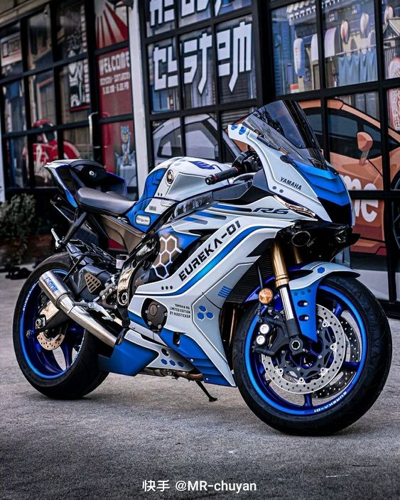 2021-motorbike supersport