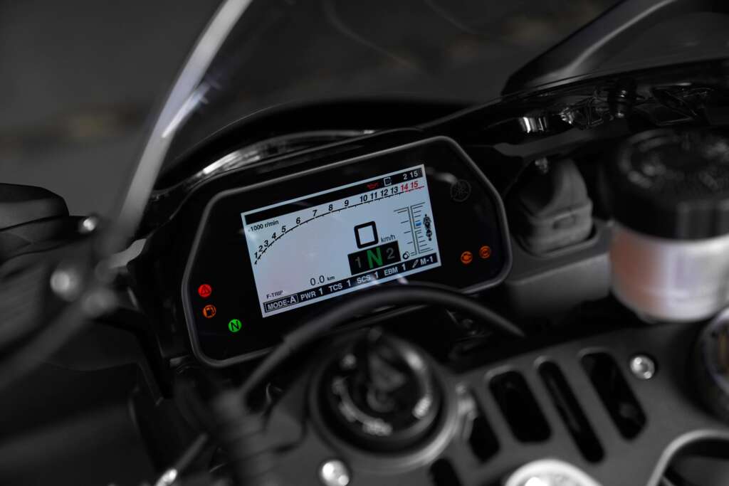 2022-Yamaha-YZF-R1M