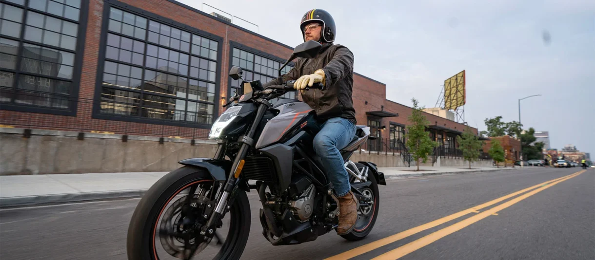 CF Moto 300NK