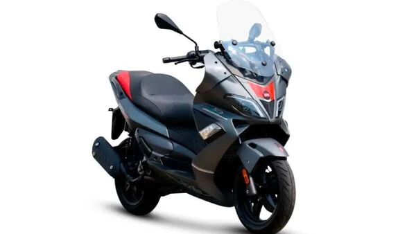 Aprilia &Ccedil;in'de Yeni SR Max250 Scooter'ı Piyasaya S&uuml;r&uuml;yor