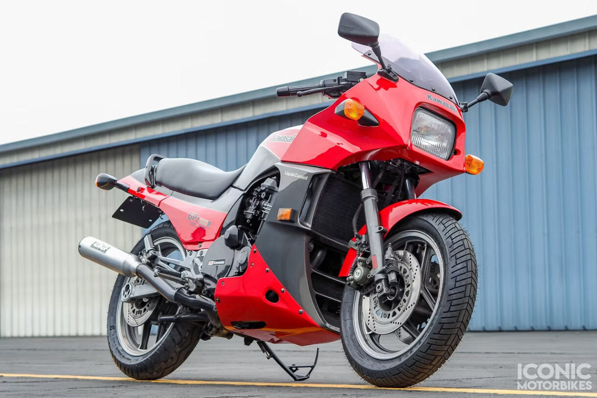 150 MPH'yi Aşan D&uuml;nyanın İlk Motosikletine Bakıyorsunuz!