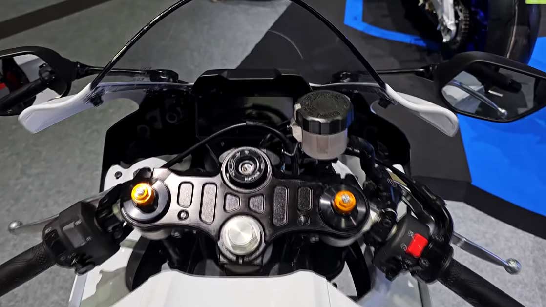 2023 Yamaha R7 White Pearl