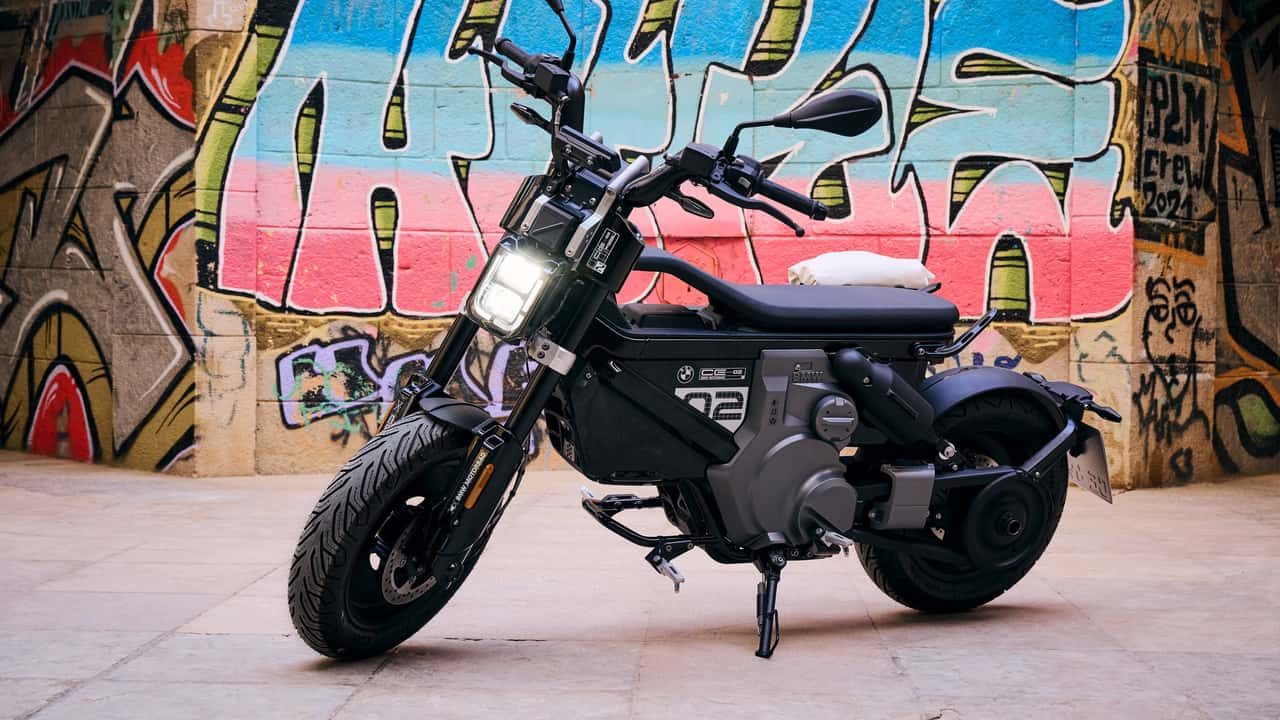 BMW CE 02 electric scooter artıları ve eksileri