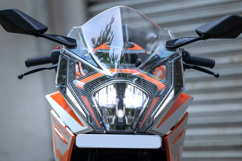 2024 KTM RC 200, &ouml;n grenajlar kafa