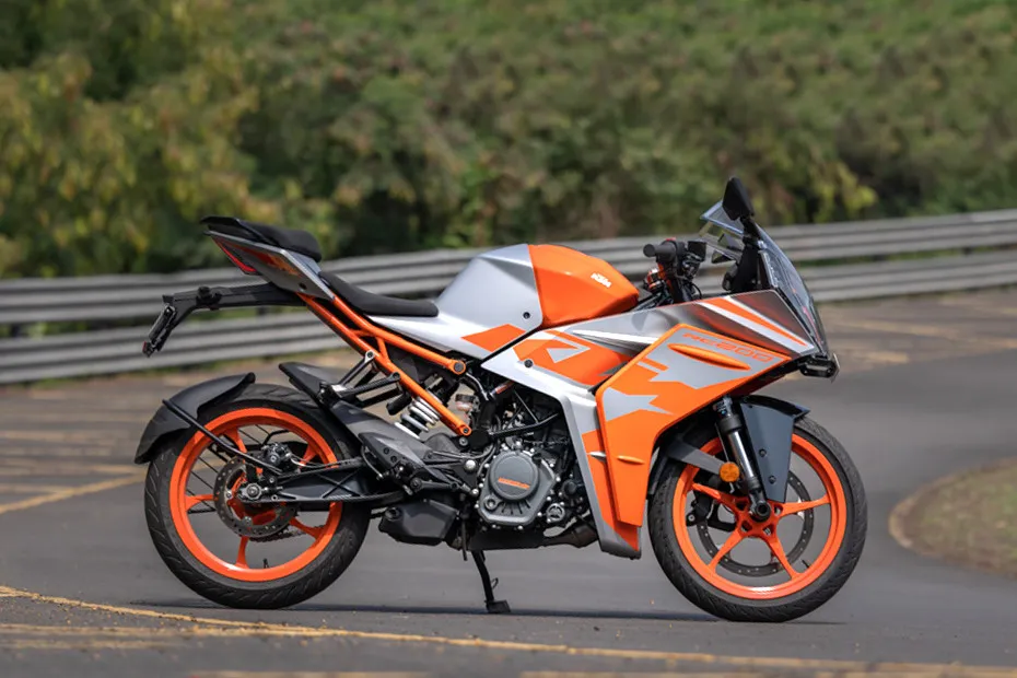 2024 KTM RC 200, yan