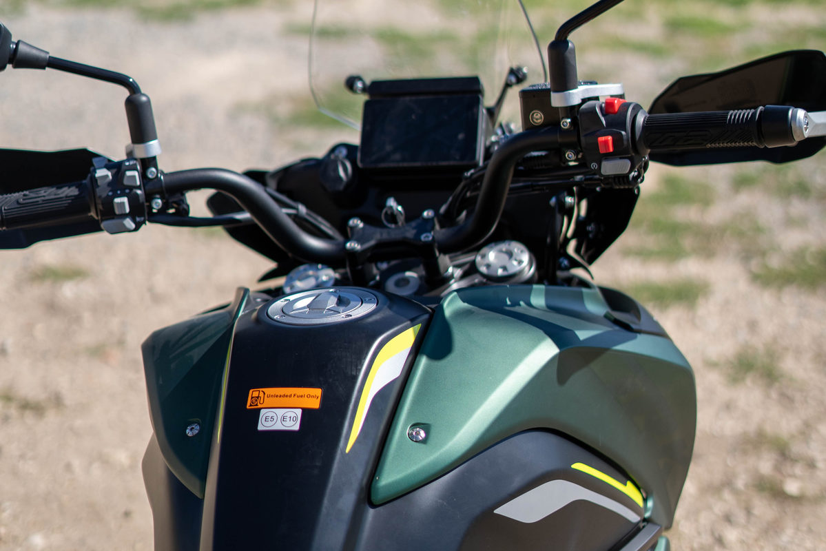 2024 Benelli TRK 702 ve TRK 702 X, tft panel
