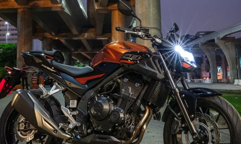 2024 Honda CB500F yan g&ouml;r&uuml;n&uuml;ş