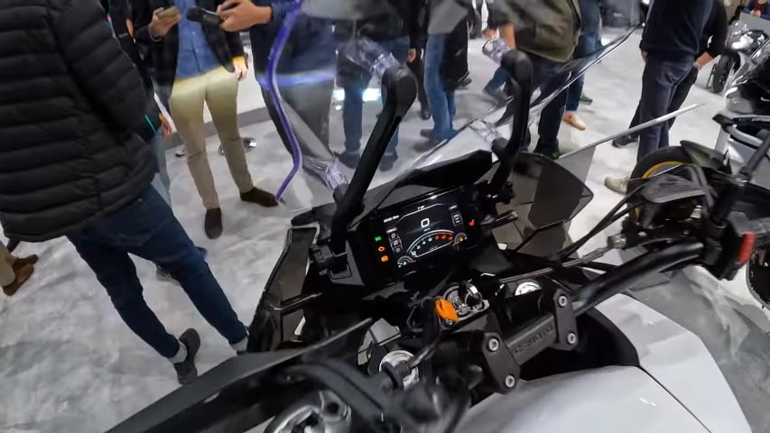 Yeni 5 inçlik TFT ekran, basit ekran projeksiyonunu destekliyor.
