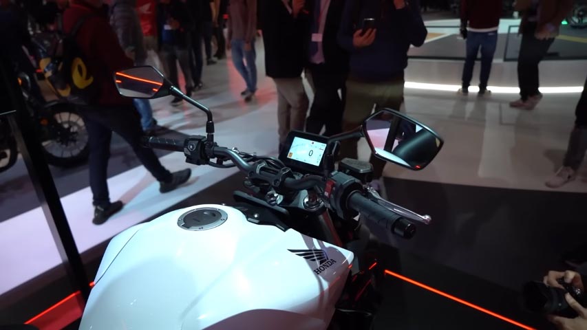 Eski CB1000R, ince stili (Honda buna 'neo spor' diyordu)