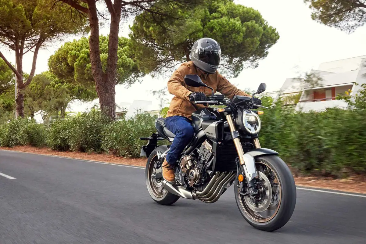 2024 Honda CB650R E-Clutch, Gelenekselden Teknolojiye