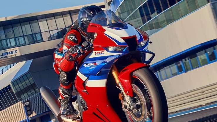 Güç ve Performansın Zirvesi: CBR1000RR-R Fireblade'in Motoru