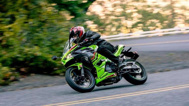 2024 Kawasaki Ninja 500 ve Ninja 400 - Temel Farklılıklar Neler?