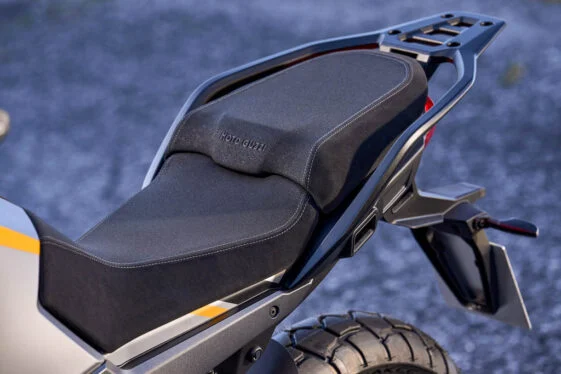 2024 Moto Guzzi Stelvio, Konforlu sele