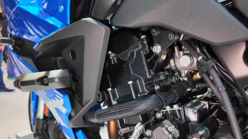 Suzuki'nin yeni nesil 776 cc paralel çift motoruyla tahrik edilen GSX-8R,