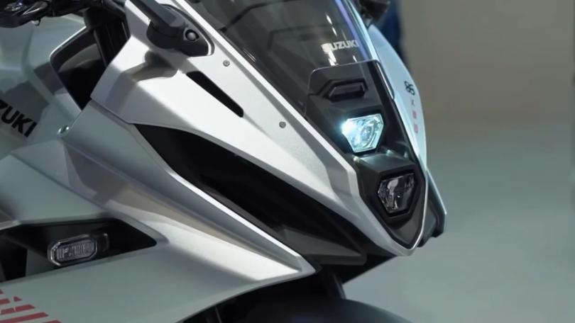 GSX-8R sürücüleri, diğer orta boy spor motosikletlerin ulaşamayacağı olağanüstü ergonominin keyfine varacak.