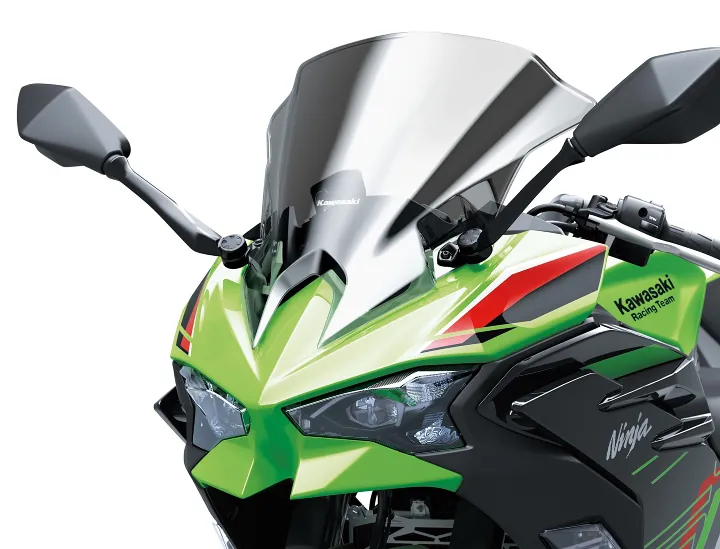 2024 Kawasaki Ninja 500 ayrıca yeniden tasarlanmış bir far ve ön kaplamaya da sahip