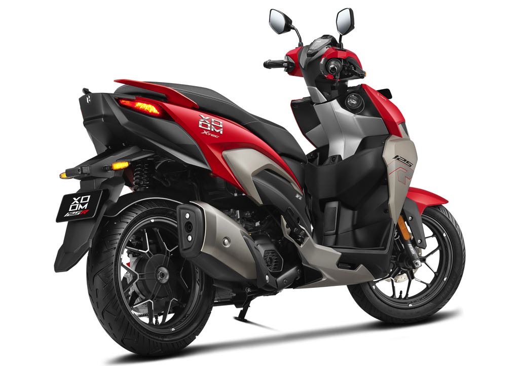 Xoom 125R'nin stili, Xoom 110'un gelişmiş halidir ancak daha keskin bir ön grenaja sahip ve LED far da farklıdır.