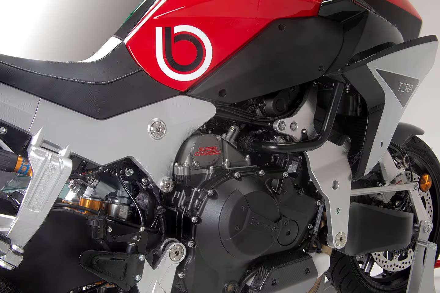 Kawasaki H2 motorunu &ccedil;alıştırabilecek kadar sağlamdır.&nbsp;8.500 rpm'de sağlanan en y&uuml;ksek torktur.