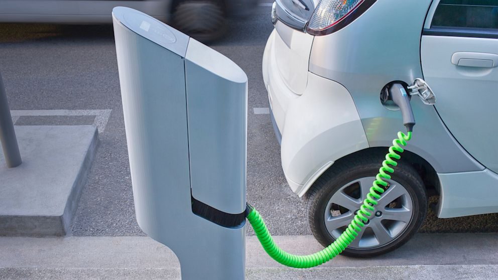 400 Volt ve 800 Volt Elektrikli Arabalar Arasındaki Fark