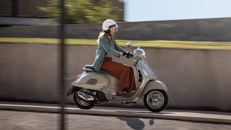 Vespa Scooter 2023