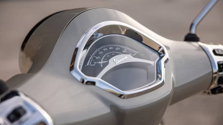 Vespa Scooter 2023