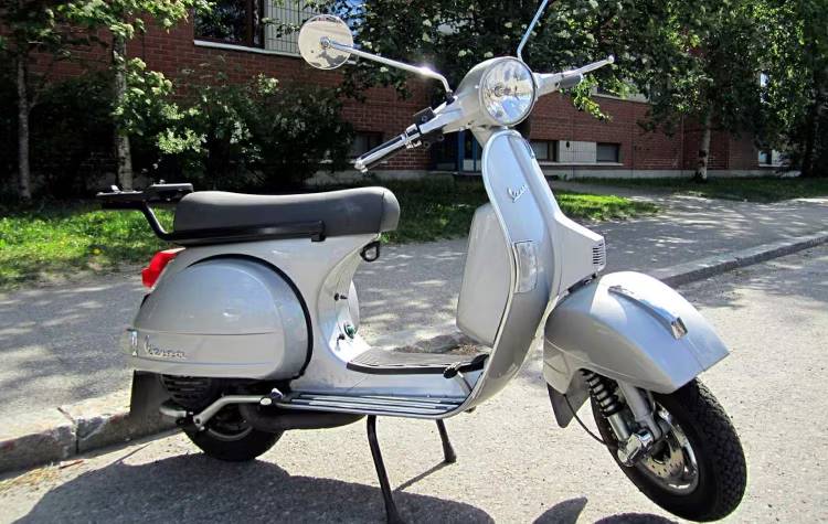 Vespa Scooter 2023