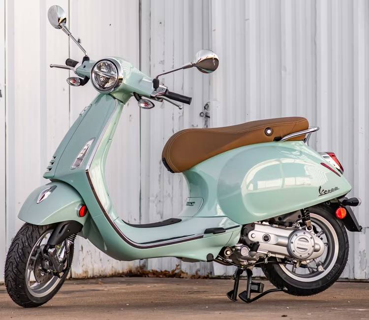 Vespa Scooter 2023