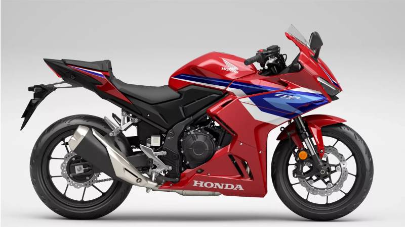 İkinci olarak 2024 Honda CBR500R'ı inceliyoruz