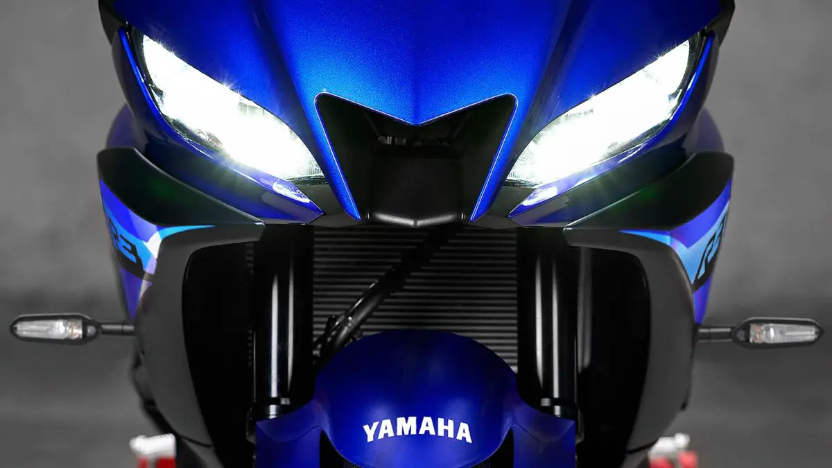 2024 Yamaha YZF-R3 i&ccedil;in 9 Yenilik