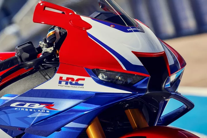 2024 Honda CBR1000RR-R için 18 Yenilik