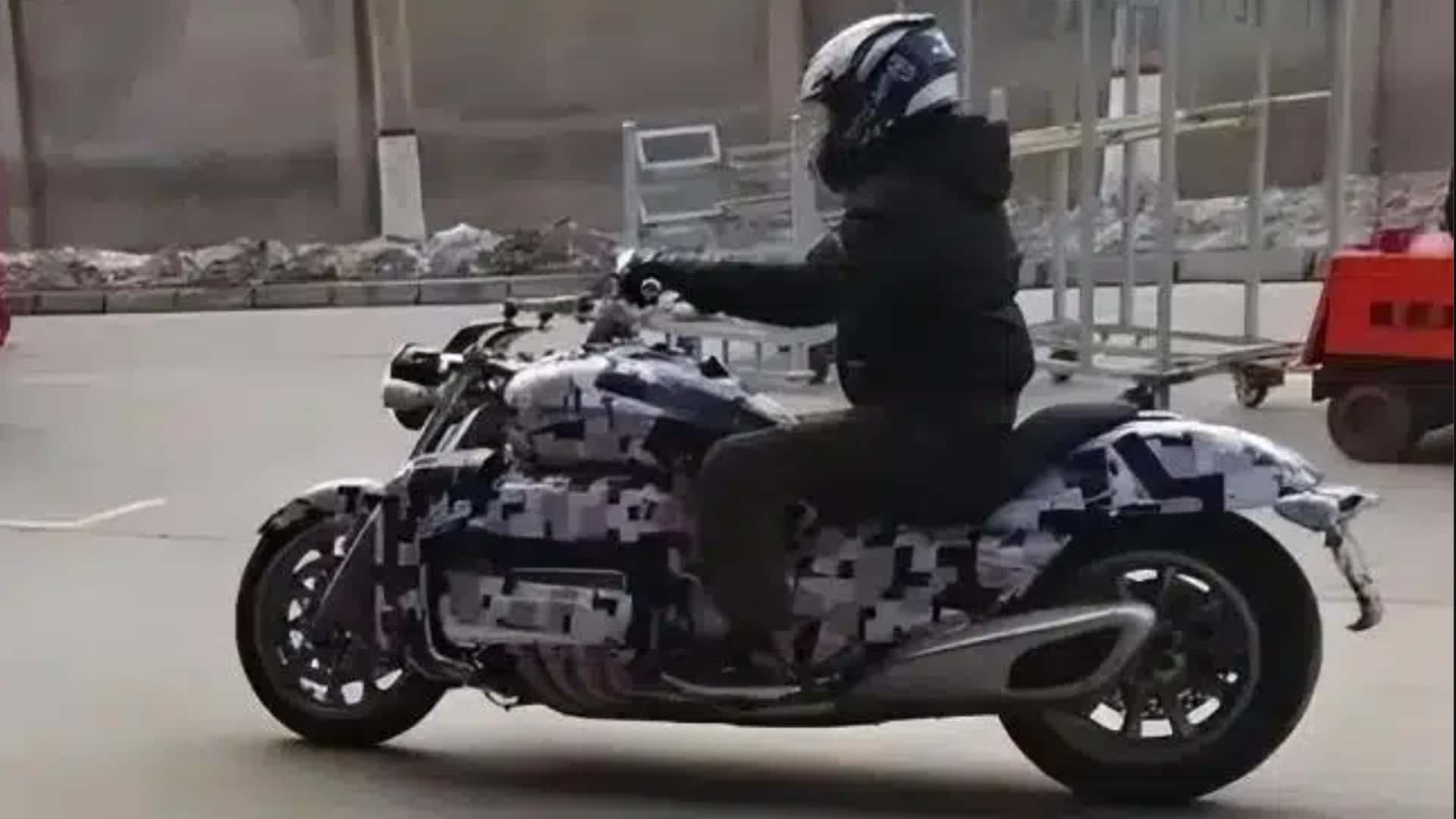 Honda Goldwing'e Rakip Geliyor