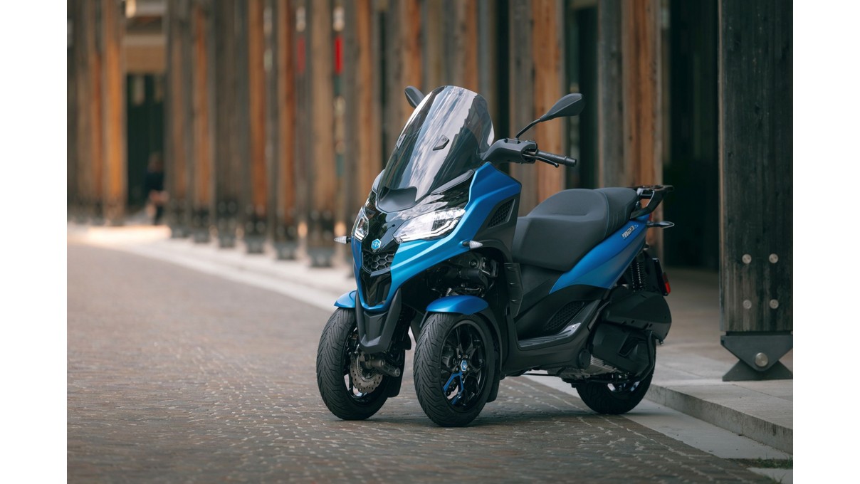 Piaggio MP3 olduk&ccedil;a tuhaf olarak karşılanmıştı