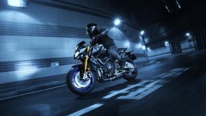 2017 Yamaha MT10DX EU Silver Blu Carbon Action 006