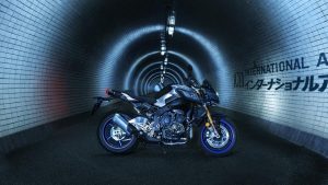 2017 Yamaha MT10DX EU Silver Blu Carbon Static 002