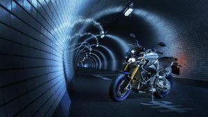 2017 Yamaha MT10DX EU Silver Blu Carbon Static 003